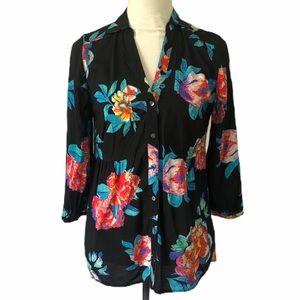 Maeve Woman's Woodland Walk Hawaiian Floral Button‎